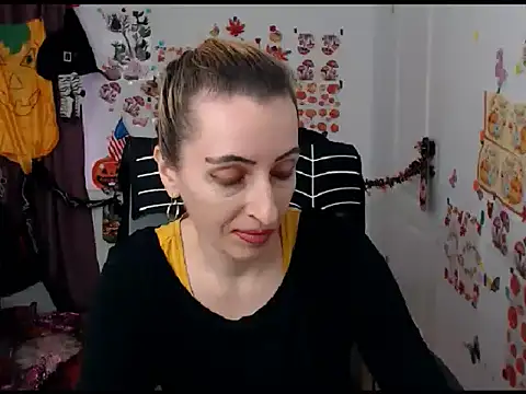 EvelynAngell online show from 10.14.25