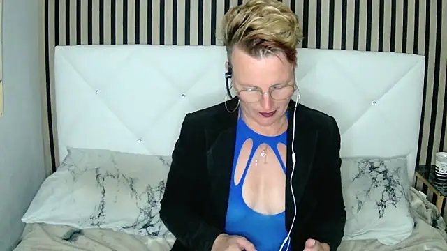 Snapshot of xxNoeliaxx chatting on 12.31.24 xxNoeliaxx online show from 12.31.24