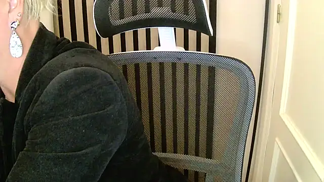 Snapshot of xxNoeliaxx chatting on 11.27.25 xxNoeliaxx online show from 11.27.25