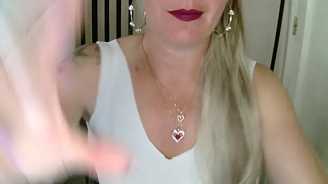 xxNoeliaxx online show from 04.19.26