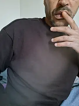 Snapshot of molozeb chatting on 10.14.25 molozeb online show from 10.14.25