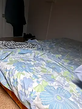 Snapshot of molozeb chatting on 10.25.25 molozeb online show from 10.25.25