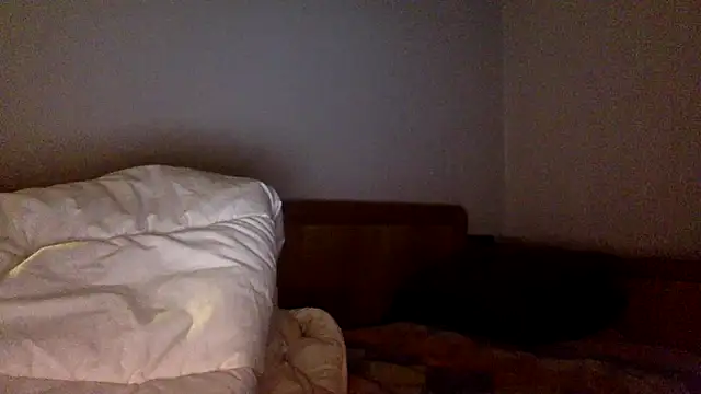 Snapshot of molozeb chatting on 10.29.25 molozeb online show from 10.29.25