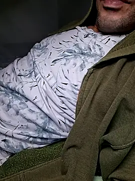 Snapshot of molozeb chatting on 10.31.25 molozeb online show from 10.31.25