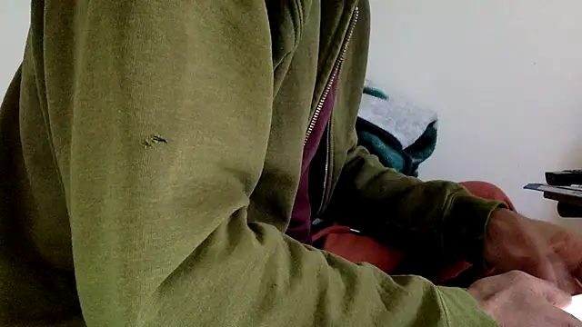 Snapshot of molozeb chatting on 11.17.25 molozeb online show from 11.17.25