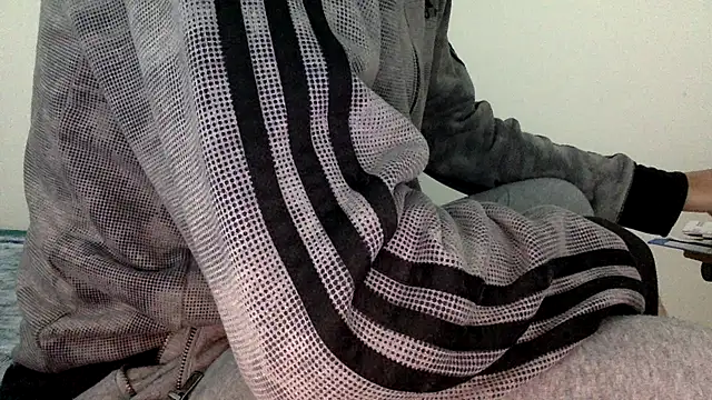 Snapshot of molozeb chatting on 11.18.25 molozeb online show from 11.18.25