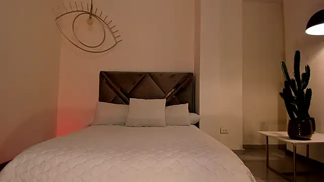 Snapshot of DominiqueVega chatting on 11.29.25 DominiqueVega online show from 11.29.25