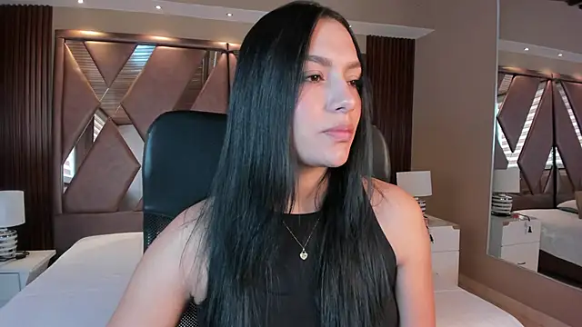 Snapshot of carina_rossi chatting on 10.25.25 carina rossi online show from 10.25.25