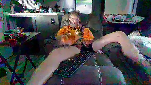 Snapshot of lateniter chatting on 09.24.25 lateniter online show from 09.24.25