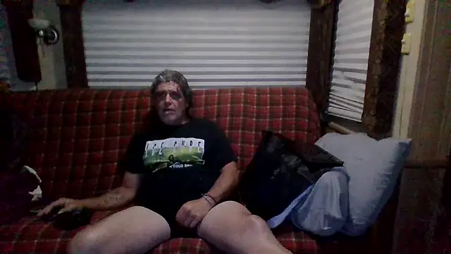 Snapshot of lateniter chatting on 05.17.26 lateniter online show from 05.17.26