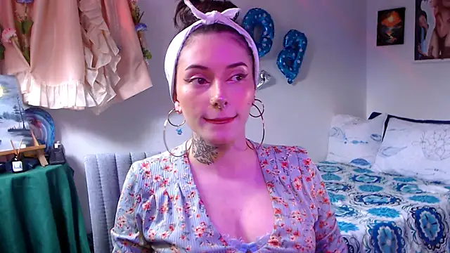 Snapshot of LiliJones_ chatting on 05.08.26 LiliJones online show from 05.08.26