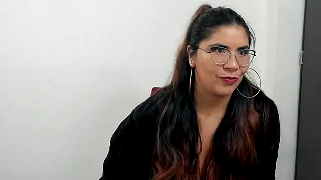 Snapshot of Luna_Dumont chatting on 02.04.25 Luna Dumont online show from 02.04.25