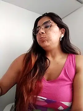 Snapshot of Luna_Dumont chatting on 02.16.25 Luna Dumont online show from 02.16.25