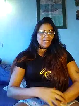 Snapshot of Luna_Dumont chatting on 02.24.25 Luna Dumont online show from 02.24.25