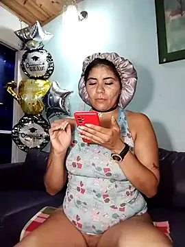 Snapshot of Luna_Dumont chatting on 02.25.25 Luna Dumont online show from 02.25.25