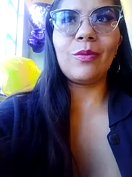 Snapshot of Luna_Dumont chatting on 09.25.25 Luna Dumont online show from 09.25.25