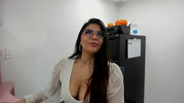 Luna Dumont online show from 11.03.25