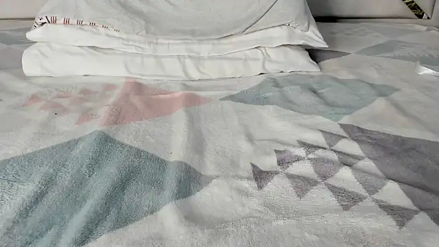 Snapshot of maybelline69 chatting on 03.14.25 maybelline69 online show from 03.14.25