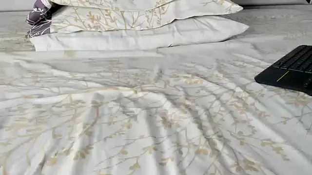 Snapshot of maybelline69 chatting on 09.16.25 maybelline69 online show from 09.16.25