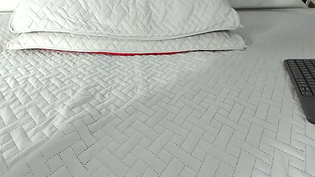 Snapshot of maybelline69 chatting on 09.30.25 maybelline69 online show from 09.30.25