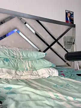 Snapshot of maybelline69 chatting on 10.14.25 maybelline69 online show from 10.14.25