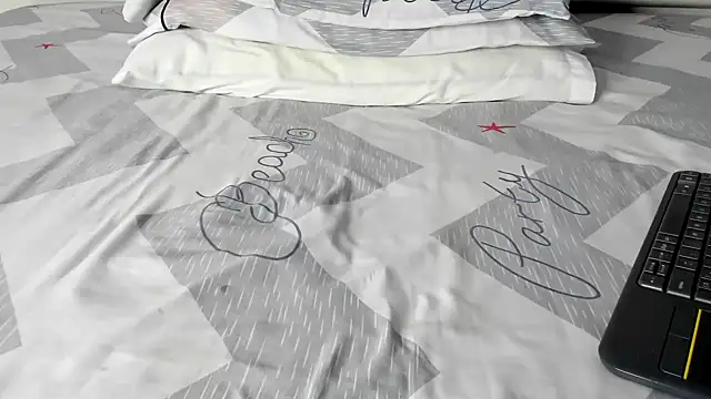 Snapshot of maybelline69 chatting on 10.17.25 maybelline69 online show from 10.17.25