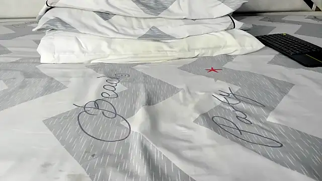 Snapshot of maybelline69 chatting on 10.21.25 maybelline69 online show from 10.21.25