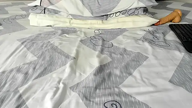 Snapshot of maybelline69 chatting on 10.26.25 maybelline69 online show from 10.26.25