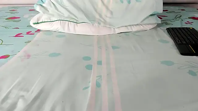 Snapshot of maybelline69 chatting on 11.08.25 maybelline69 online show from 11.08.25