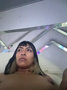 Snapshot of maybelline69 chatting on 12.01.25 maybelline69 online show from 12.01.25