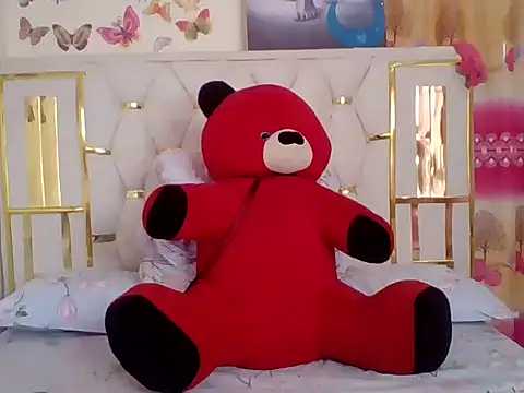 Snapshot of slybin_ chatting on 12.26.24 slybin online show from 12.26.24