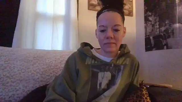 SidneyRaee online show from 11.02.25