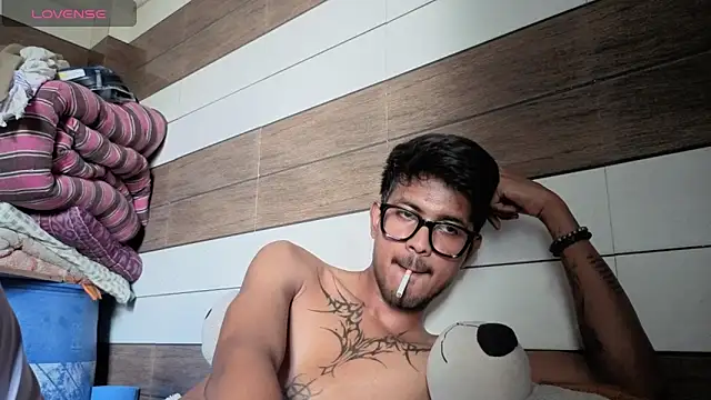 Snapshot of just_fucks chatting on 05.19.26 just fucks online show from 05.19.26
