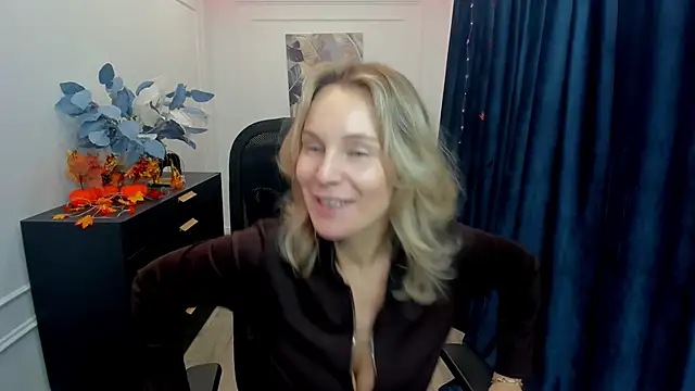 Snapshot of Sinty_Devis chatting on 10.22.25 Sinty Devis online show from 10.22.25