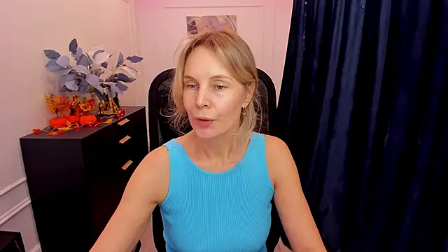 Snapshot of Sinty_Devis chatting on 11.04.25 Sinty Devis online show from 11.04.25