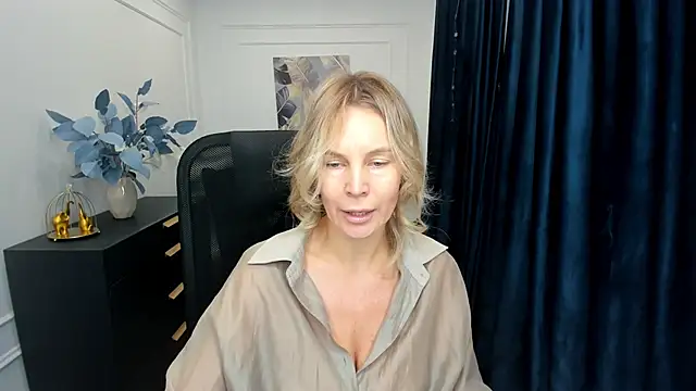 Snapshot of Sinty_Devis chatting on 11.09.25 Sinty Devis online show from 11.09.25