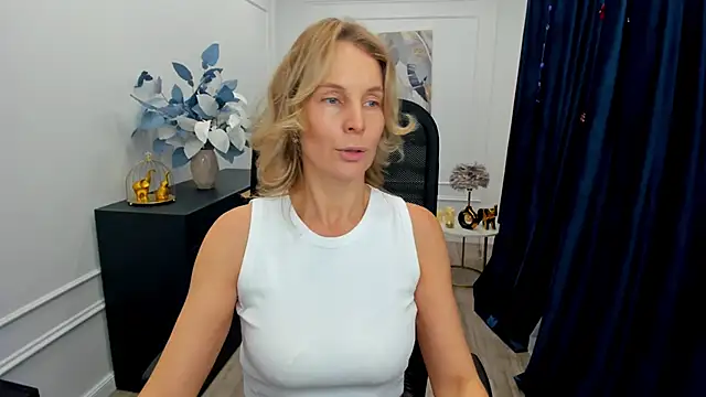 Snapshot of Sinty_Devis chatting on 11.23.25 Sinty Devis online show from 11.23.25