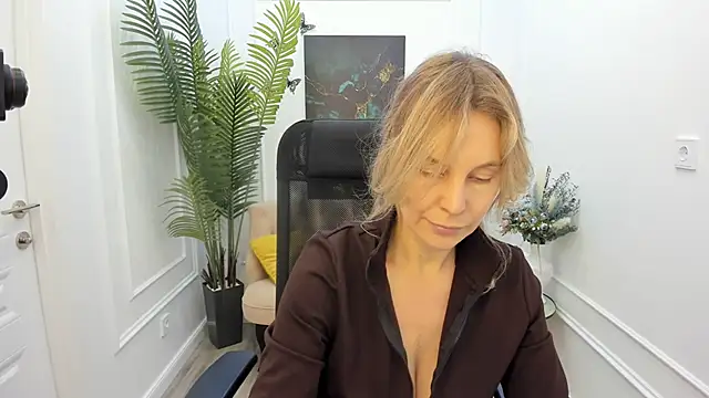 Snapshot of Sinty_Devis chatting on 12.03.25 Sinty Devis online show from 12.03.25