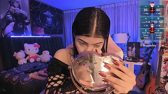 Snapshot of LanaKyutt chatting on 12.22.24 LanaKyutt online show from 12.22.24