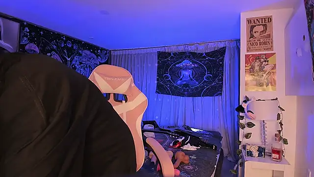 Snapshot of LanaKyutt chatting on 02.23.25 LanaKyutt online show from 02.23.25