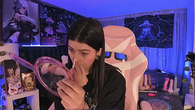 Snapshot of LanaKyutt chatting on 03.04.25 LanaKyutt online show from 03.04.25