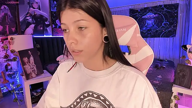 Snapshot of LanaKyutt chatting on 03.16.25 LanaKyutt online show from 03.16.25