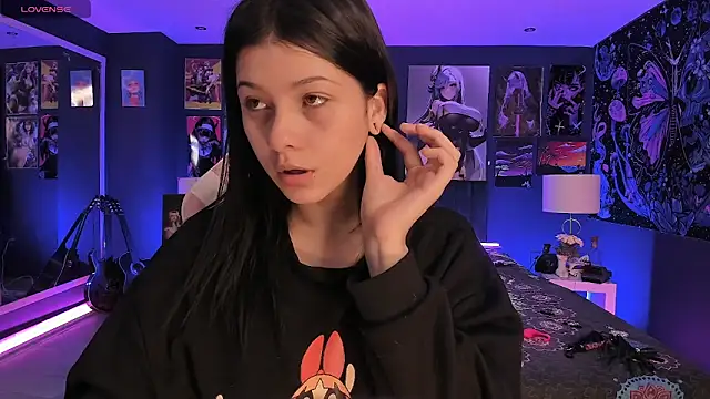 Snapshot of LanaKyutt chatting on 10.03.25 LanaKyutt online show from 10.03.25