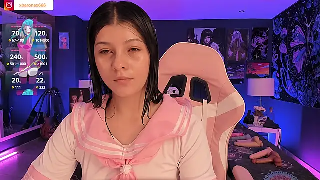 Snapshot of LanaKyutt chatting on 10.18.25 LanaKyutt online show from 10.18.25