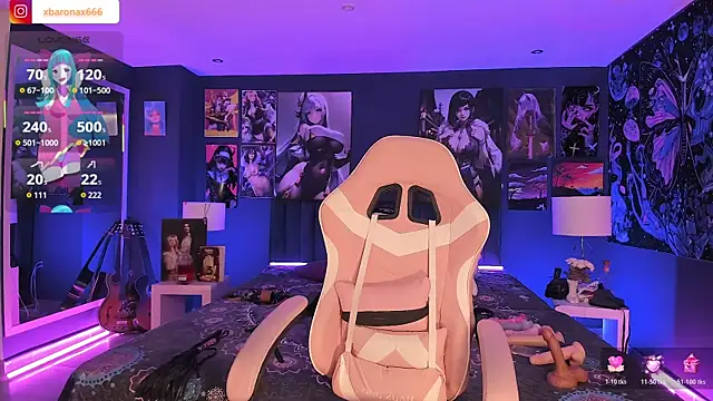 Snapshot of LanaKyutt chatting on 10.28.25 LanaKyutt online show from 10.28.25