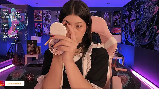 Snapshot of LanaKyutt chatting on 11.19.25 LanaKyutt online show from 11.19.25