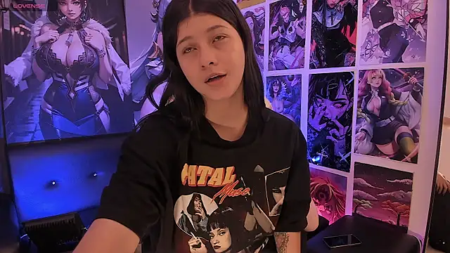 Snapshot of LanaKyutt chatting on 12.18.25 LanaKyutt online show from 12.18.25