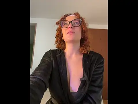 Snapshot of karen_brave chatting on 10.28.25 karen brave online show from 10.28.25