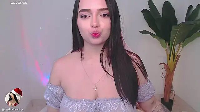Snapshot of sophialorens_s chatting on 12.17.24 sophialorens s online show from 12.17.24