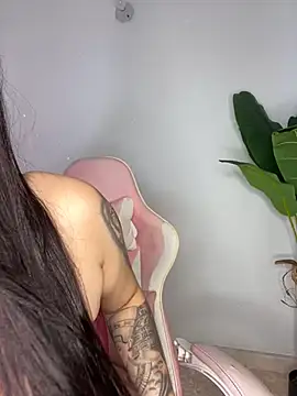 Snapshot of sophialorens_s chatting on 12.20.24 sophialorens s online show from 12.20.24